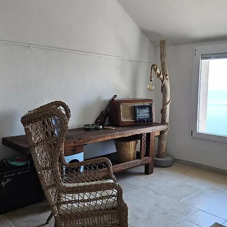 Uno Sguardo Sul Mare *